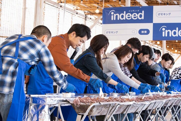 千鳥がギネス記録 “20メートル”巨大イカゲソ串を完成