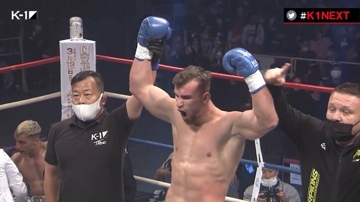 ロープにもたれ掛かったまま“衝撃失神KO”に視聴者ドン引き「怖すぎる」「本物だ」