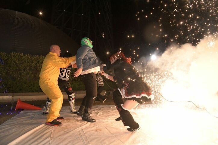 クロちゃんは「もう立派なプロレスラー」路上爆破で大奮闘の伊藤麻希がエール “邪道”継承アピールも?