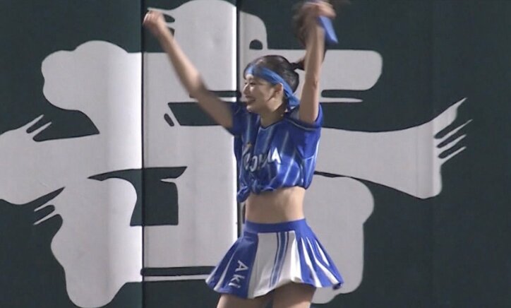 キワどい瞬間も！「チアガール最速」の称号はどっちだ？　ソフトバンクvs横浜DeNAの“爆走ガチリレー対決”が話題に