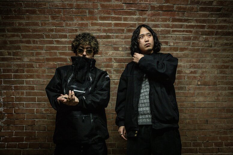 ラッパー唾奇。 名古屋を中心に活動し、圧倒的なライブパフォーマンスに 定評のあるラッパーRAITAMEN。 シーンを騒がす二人のラッパーがタッグを組んだ楽曲 「LIVING DEAD」が本日リリース、MVも公開！