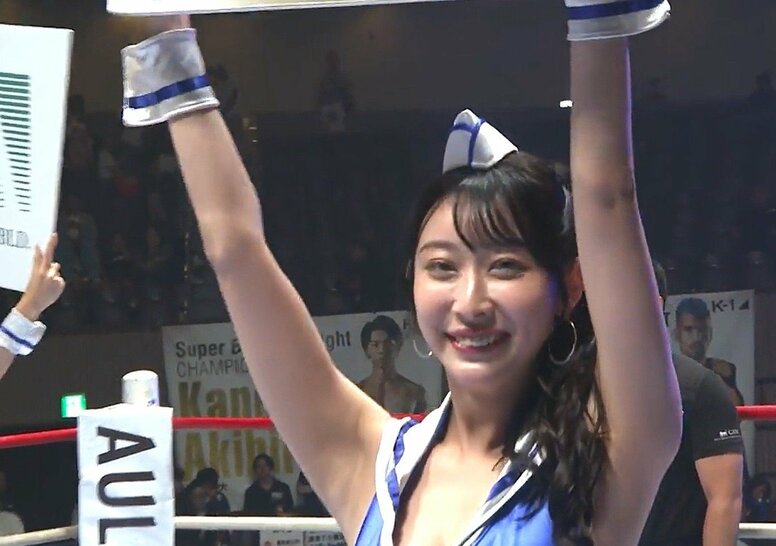 「肩が外れ、腕が変な方向に…」ラウンドガールが衝撃告白 リング上でまさか… カメラが捉えた決定的瞬間「そんな事情が…」「大丈夫ですか」心配の声相次ぐ 