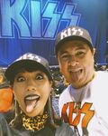 仲里依紗、父親とKISSのライブ鑑賞を報告「素敵だな 仲良し親子」「嬉しそうなパパ可愛い」の声