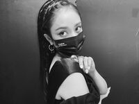 谷まりあ、黒マスクのクールな“ブラックコーデ”披露 「カッコいい」「可愛い過ぎるよぉ～」とファン絶賛