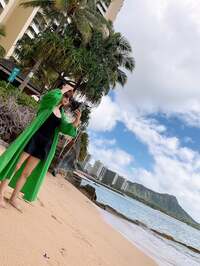 渡辺美奈代『ダイアモンドヘッドをバックに撮影中』