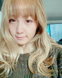 「可愛い」「似合う！！！すき！！」Dream Ami、“1年ぶり”前髪カットを報告し反響