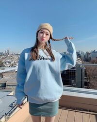 「青空に映えてる」「こっちも好き杉るん」生見愛瑠、三つ編みヘアー披露しファン絶賛