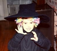 「完璧な美少女！」アン・ハサウェイ、幼少期のコスプレ写真に反響