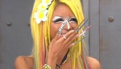 黒ギャル美女、新潟のキャバクラ勤務中の姿を公開「これでやってます」