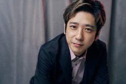 二宮和也、相思相愛の俳優・桐谷健太との絆を語る「信頼できると一番に思ったポイントは、犬に吠えられない事（笑）」