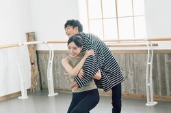 バレリーナ高鶴桃羽の長い脚に驚き！K-1ファイター大久保琉唯とのイチャイチャバレエデートに飯豊まりえが悶絶『オオカミちゃんとオオカミくん』第10話