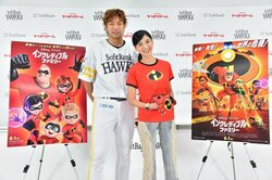 黒木瞳が“インクレディブル”な投球を披露！ソフトバンク柳田悠岐選手からアドバイスも