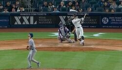 あれでホームラン入っちゃう？ ジャッジ、まさかの“逆方向弾”「意味わからん」 打球が高く上がりすぎた？→そのまま着弾「バケモノかよw」