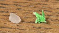 米粒サイズの“極小折り鶴” 霜降りせいや「刻みネギやん！」 “7mmの壁”突破なるか？