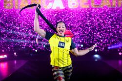 “美ボディ”女子の腹筋が波打ってる… 人気レスラーのオフショットにネット騒然 規格外な身体能力でもファンを魅了