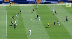 まるで中田英寿！ 鎌田大地の“一撃必殺スルーパス”が話題！「まさにキラーパス」の絶妙アウトサイドキック→アシスト未遂となって味方FWに「決めてくれよ」などの声も