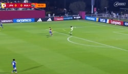 「凄すぎる」「一発だ」17歳日本代表GK、驚愕の先制点演出！“60m絶品フィード”に絶賛続々「ダイレクトで上手く蹴った」