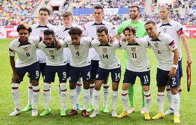 「ペンキをこぼした？」日本代表に敗れたアメリカ、新ウォームアップウェアにも賛否「見栄えはする」