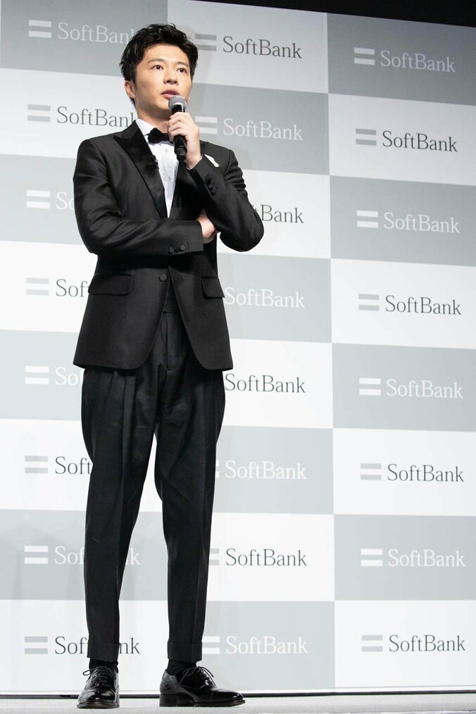 田中圭＆“お父さん”の可愛らしいキスに、報道陣ほっこり 2枚目