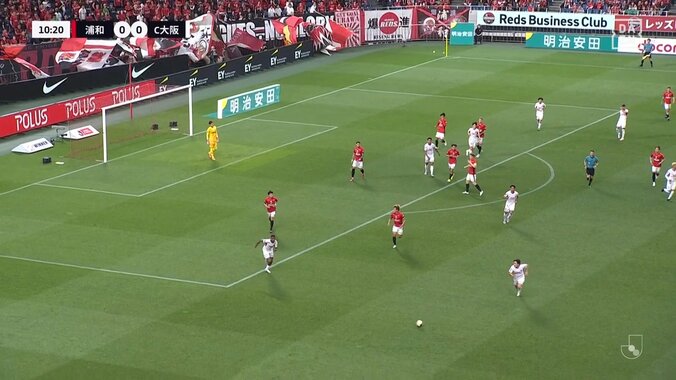 「衰えてないな」36歳元日本代表の巧妙過ぎるボールテクニックが話題「最近の真司まじでスーパーすぎる」相手を出し抜く華麗なヒールタッチの瞬間 3枚目