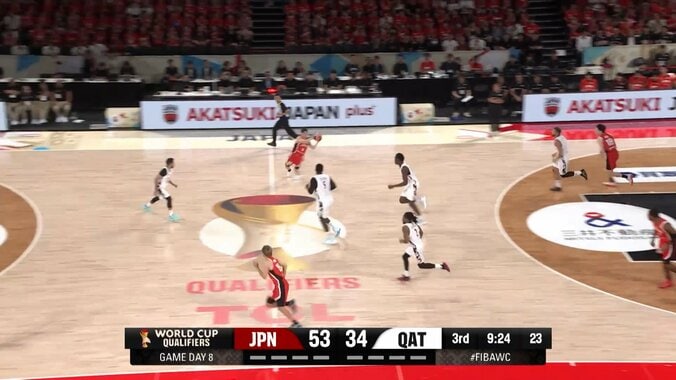 「なんだ今の！？」八村塁＆河村勇輝の“豪速球→ノールックパス”に騒然！NBAコンビの速攻演出に「電光石火」「笑っちゃった」【バスケW杯予選】 3枚目
