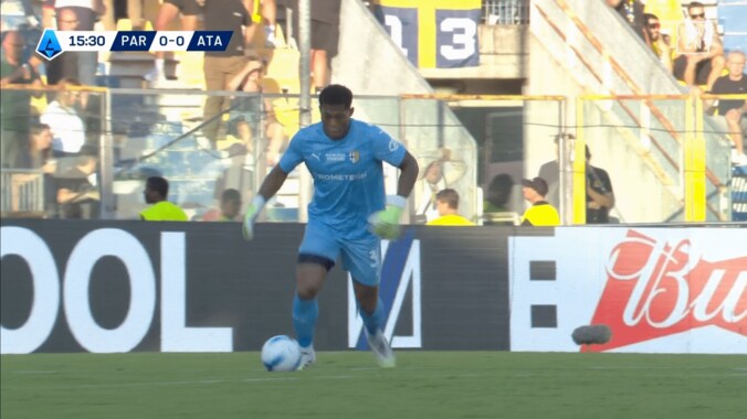 驚愕！ 鈴木彩艶が“40m高速グラウンダーパス”で強豪クラブ翻弄「司令塔キーパー」「今のヤバすぎw」元日本代表GKも絶賛 4枚目