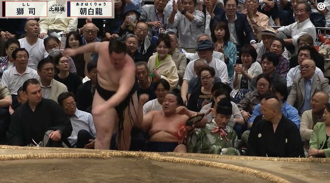 「がっつりダメ押し」「最後良くなかった」獅司、決着後の“一撃”にファン苦言 控え行司も被弾 4枚目