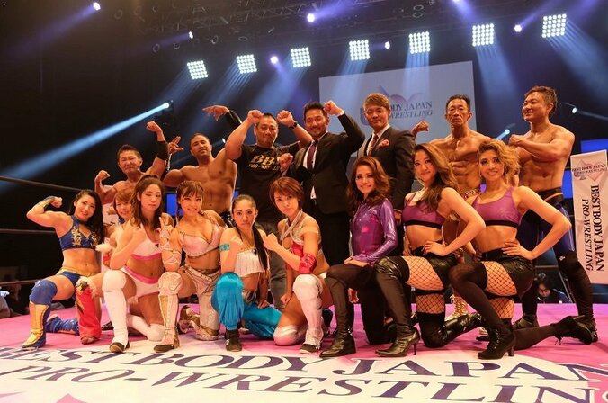 グラドル・白川未奈、DDT両国＆東京女子プロレス参戦　デビュー戦の相手を務めた“筋肉アイドル”才木玲佳はどう見る 3枚目