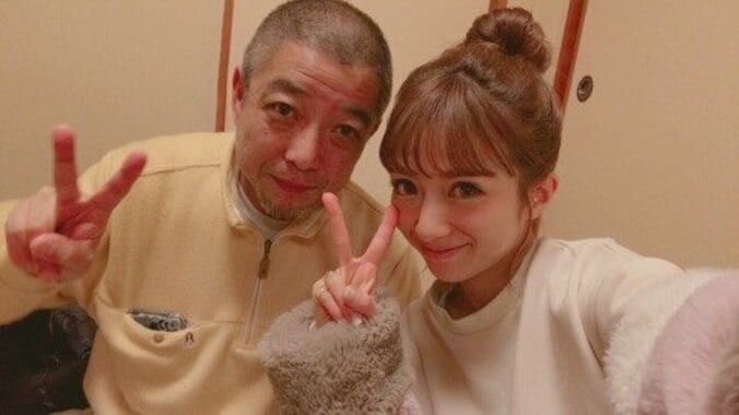 辻希美、誕生日迎えた父親にヴィトンの財布贈る「ジジ…ニッコニコ」 1枚目