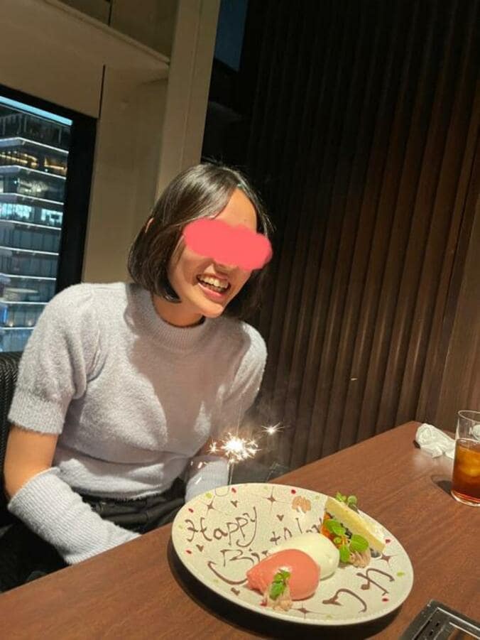  花田虎上、娘が13歳の誕生日を迎え家族で外食「バースデープレートも嬉しそう」  1枚目