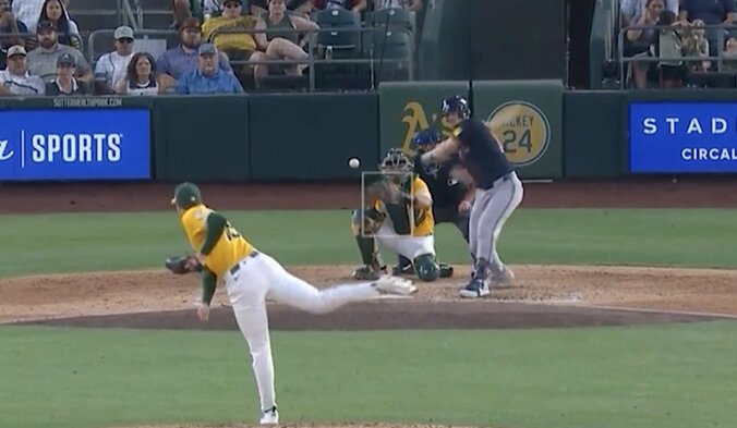 【写真・画像】何が起きた…？ 千賀滉大の送球で“まさかのハプニング”「大丈夫かよ」走者が動けなくなる「マジ痛そう…」　1枚目