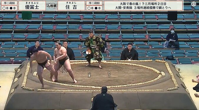 たった“一撃”で…力士が土俵の反対側に吹っ飛ぶ光景に館内どよめき「吹っ飛んだ」「反対側まで」 5枚目