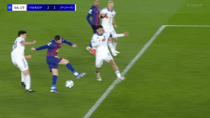 「ファウルちゃうやろ」日本代表DFの“PK献上”が物議！レヴァンドフスキとの接触は「正直アンラッキー寄り」「これも経験」 4枚目