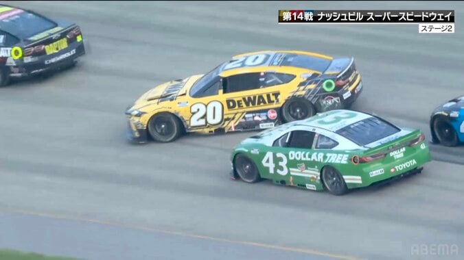 体勢を崩す20号車