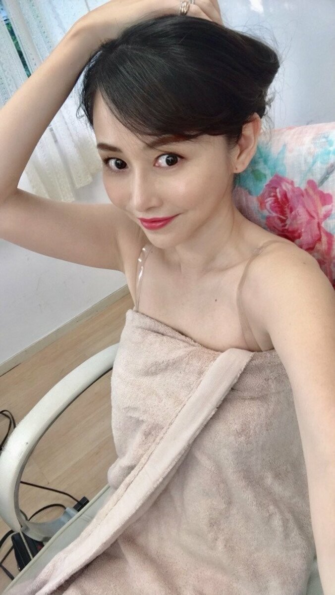 杉原杏璃、バスタオルを巻いてスタンバイする理由「グラビア撮影じゃないのに」 1枚目