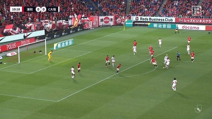 「衰えてないな」36歳元日本代表の巧妙過ぎるボールテクニックが話題「最近の真司まじでスーパーすぎる」相手を出し抜く華麗なヒールタッチの瞬間 5枚目