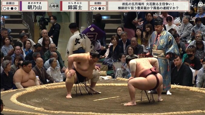 写真右に上地雄輔