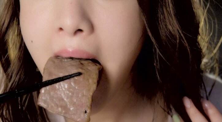 メシテロリスト・池田ショコラ　極上の激ウマ肉料理を妖艶に平らげる