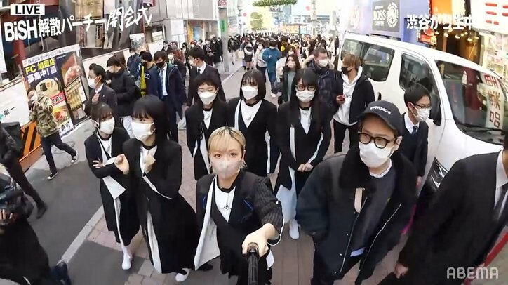 BiSH、『解散パーチー 開会式』で渋谷の街を闊歩してライブ会場へ 「センター街だ」「自由すぎる」ファン騒然