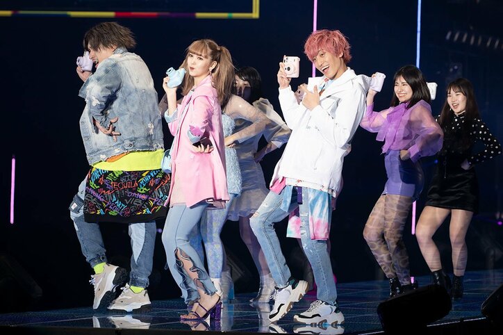 EXIT&藤田ニコルが限定コラボ「ニコジットでぇす!」TGCでチェキダンス披露