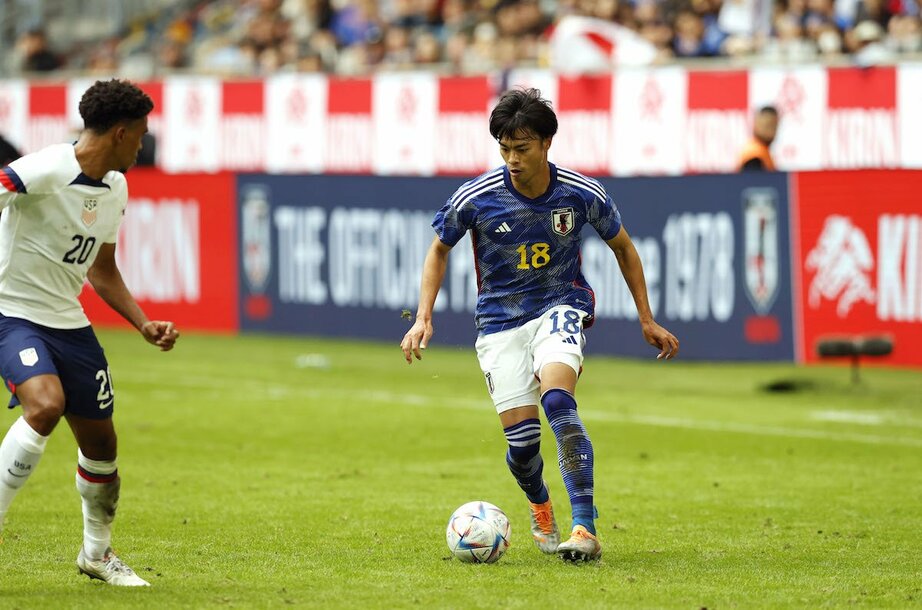 戦術・三笘薫。日本代表を支える高速ドリブラーはなぜ止められないのか？