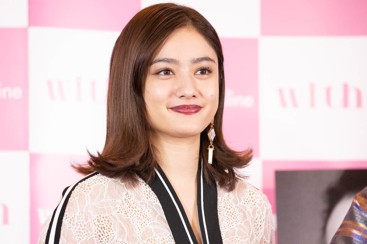 谷まりあ サンドウィッチマンの3ショットに 最高のコラボ サンドされてるマリア の声届く 話題 Abema Times