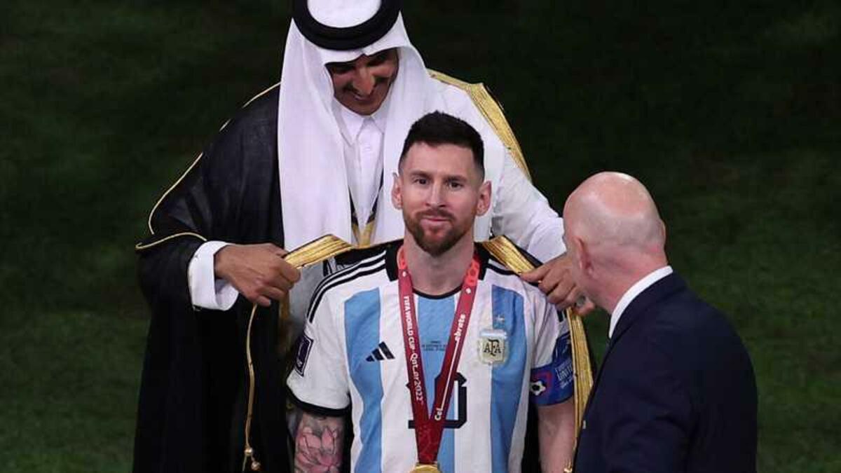 なんと「14億円小切手」手渡しされるメッシ！W杯アルゼンチンが