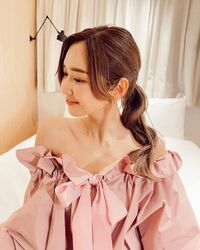 「春の妖精みたい」「綺麗～」紗栄子の“美しいデコルテ”をあらわにしたコーデにファン悶絶