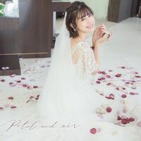 「天使ですか？」「結婚したい」有村藍里の花びらに囲まれたウエディングドレス姿にファン歓喜