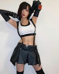 モデル雀士・岡田紗佳「FF7」ティファのコスプレに絶賛の嵐！「麻雀してたら腹筋こんなになるの？」と驚きの声も