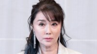 浅野ゆう子(64) 母親の92歳誕生日を祝福「めちゃお元気 お肌ツルツル」「お二人似ていますね」