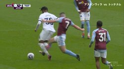 「えぐい」「やりすぎだろ！」明らかにボールを蹴るつもりなし！横から走りこんで相手の足を思い切り蹴り飛ばす殺人タックル炸裂でレッドカード一発退場！危険すぎるプレーに両軍入り乱れて大騒動に発展した瞬間