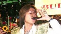 実演販売士としてもブレイクした元カリスマホスト 現在の姿に「来年50歳！？」「見えないよ！」