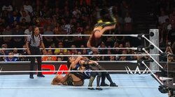 人気女子レスラー4人が“折り重なる”衝撃決着 「この技誰に効いてるの？」ファンも困惑